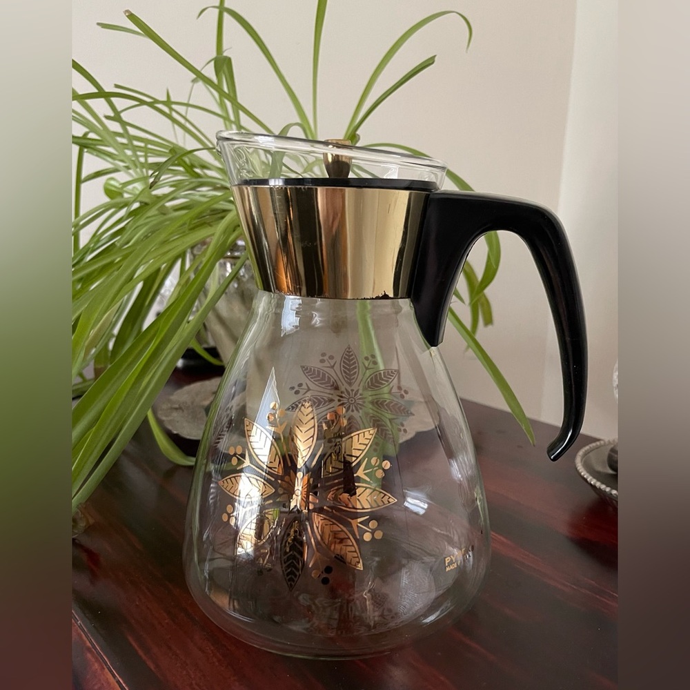 Rare Pyrex Poinsettia Carafe Coffee Pot 10 Cups
